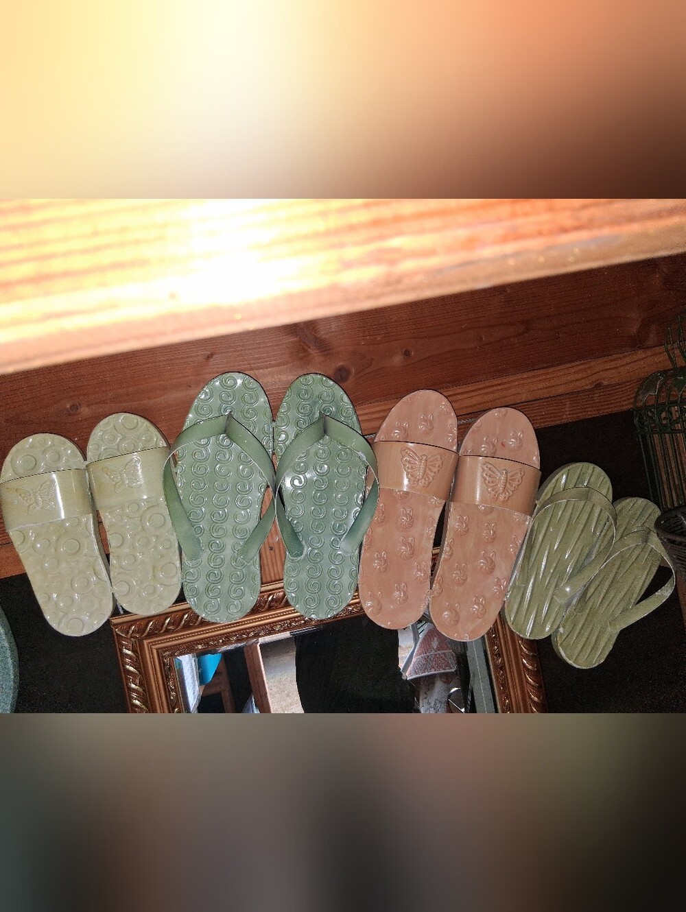 Metal flip flop wall decor 30"